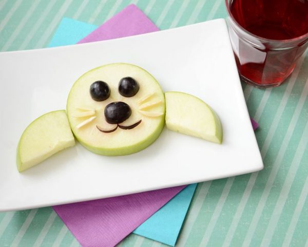 DIY Chien pomme raisin dans l'assiette