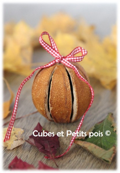 Boule de Noël en citron séché