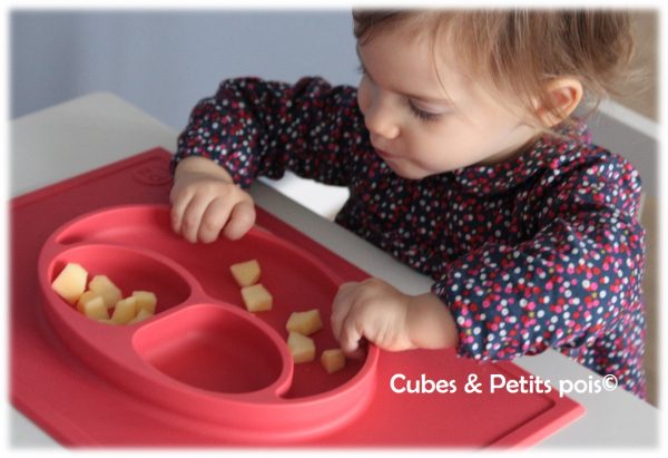 ezpz assiette bol et set de table pour bébé adhérence parfaite impossible à  renverser - Cubes & Petits pois