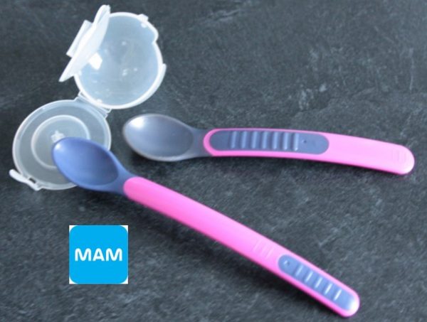 Cuillères thermosensibles avec étui pour bébé de chez MAM