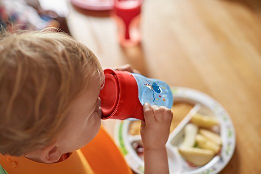 Tasse d'apprentissage pour que bébé apprenne à boire seul sans se mouiller  - Cubes & Petits pois