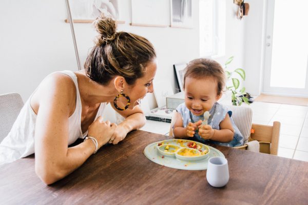 Encourager bébé pendant son repas